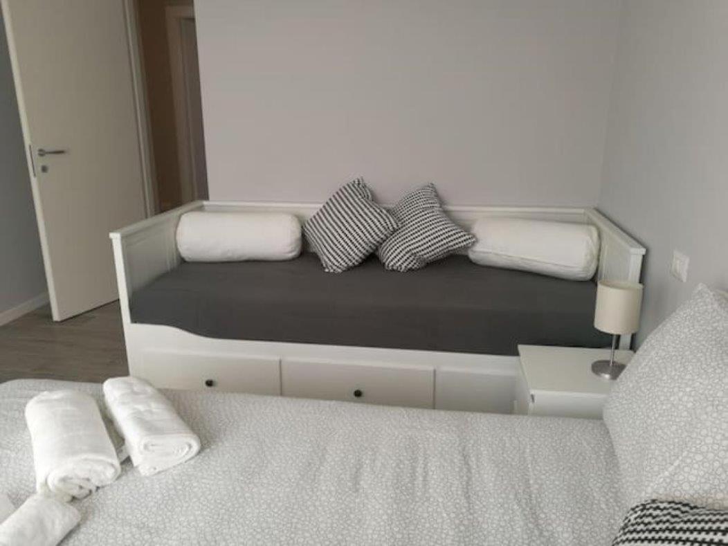 Appartamento Con Grande Terrazzo In Via Lomellina - Lome 527 Milano Exteriör bild